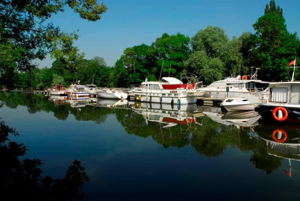 Le Clos Des Feugrais Saint-Aubin-les-Elbeuf Bagian luar foto